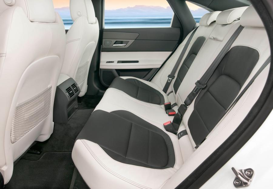  Jaguar XF S 2016 года  (AU) (фото 3 из 31)